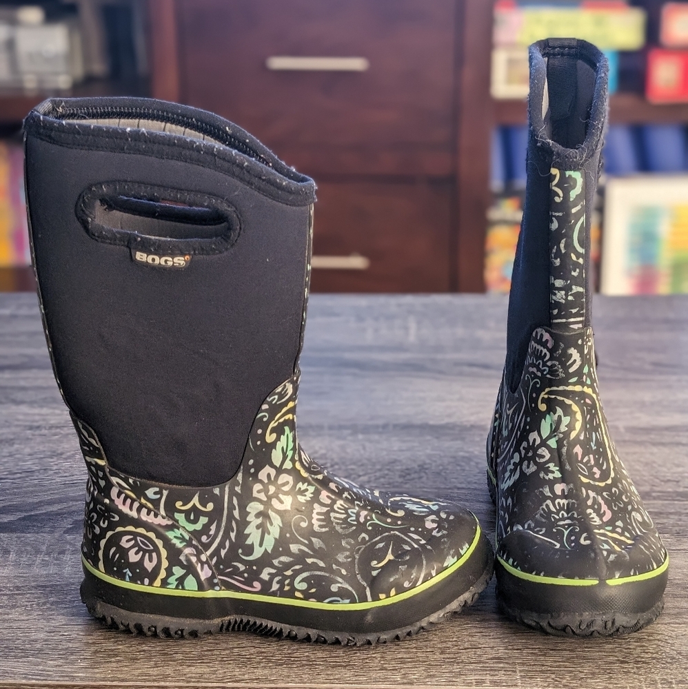 Bogs- Big kids size 2